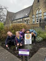 Harden RotaKids planting bulbs.